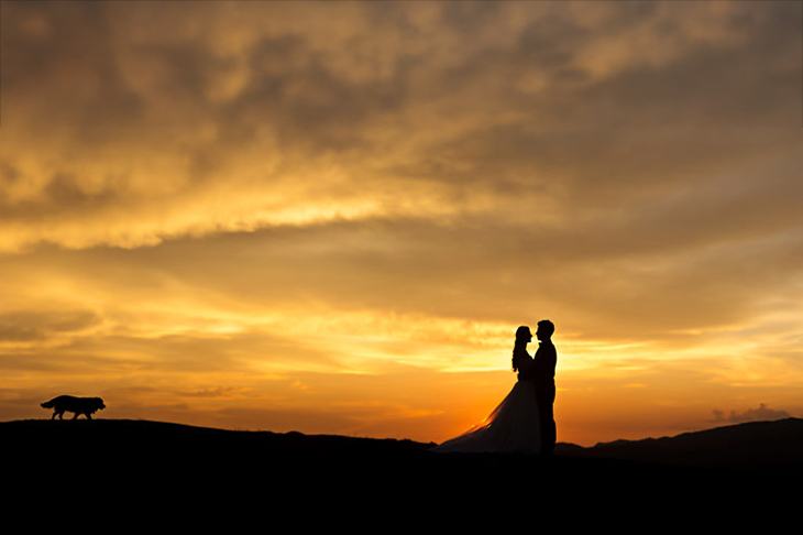 Trash the dress la mare sau trash the dress la munte